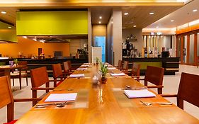 Le Meridien Phuket Mai Khao Beach Resort